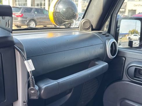 Used 2008 Jeep Wrangler Unlimited Sahara AWD/4WD image 31