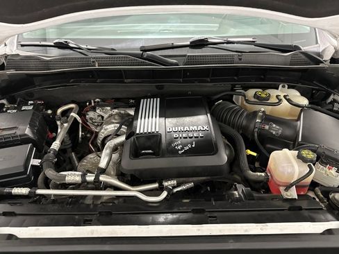 Used 2023 GMC Sierra 1500 AT4 w/ Technology Package AWD/4WD image 11