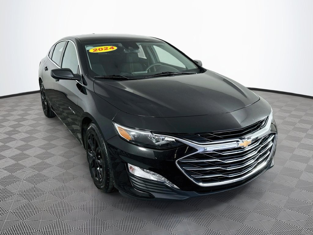 Used 2024 Chevrolet Malibu LT FWD image 2