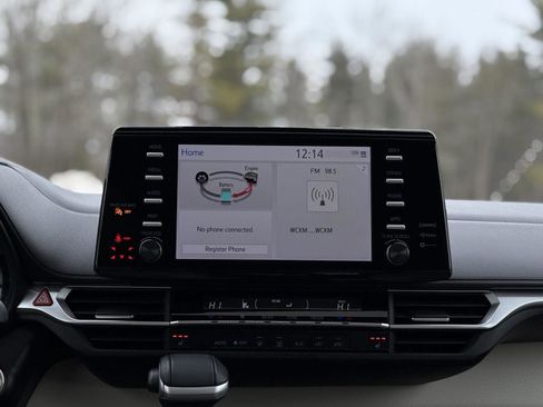 Used 2023 Toyota Sienna XLE image 20