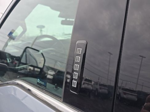 Used 2024 Ford F350 Platinum image 17