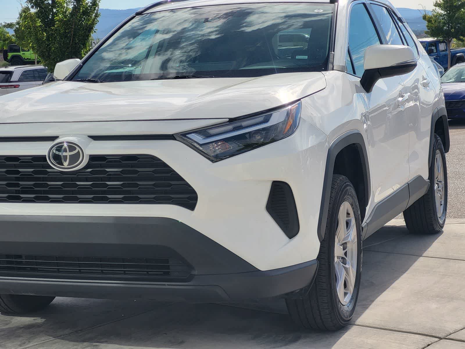 Used 2025 Toyota RAV4 XLE AWD/4WD image 7