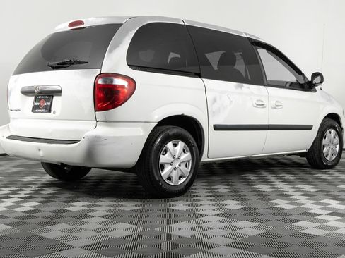 Used 2006 Chrysler Town & Country LX image 8