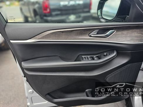 New 2026 Jeep Grand Cherokee Altitude AWD/4WD image 16