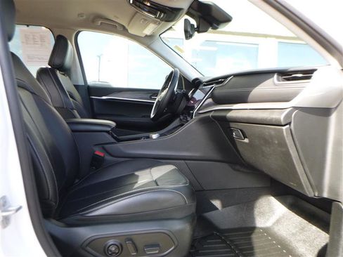 Used 2022 Jeep Grand Cherokee L Limited w/ Luxury Tech Group II image 10