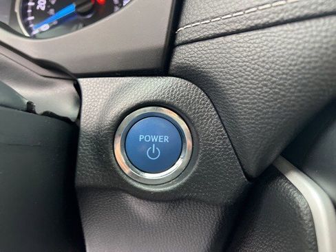 Used 2021 Toyota RAV4 XLE image 27