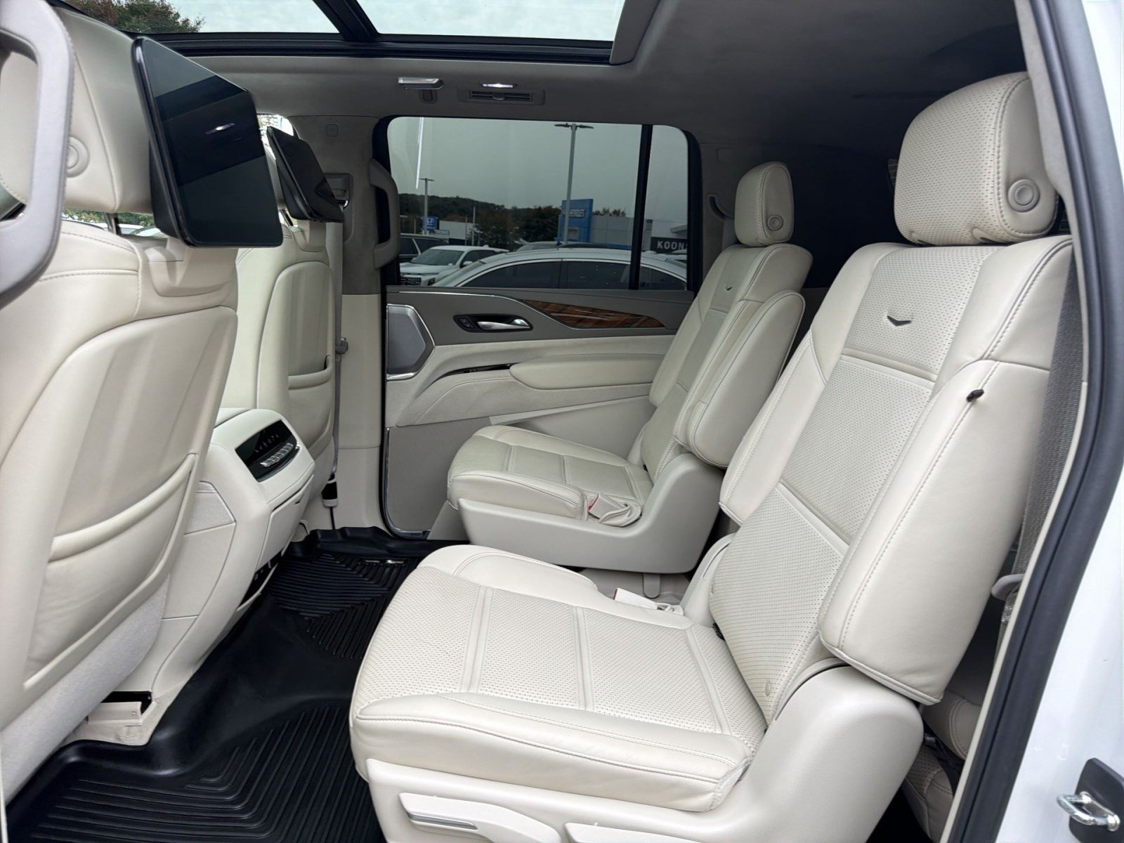 Used 2024 Cadillac Escalade ESV Sport Platinum AWD/4WD image 24