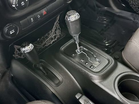 Used 2018 Jeep Wrangler Unlimited Sport w/ Connectivity Group AWD/4WD image 15