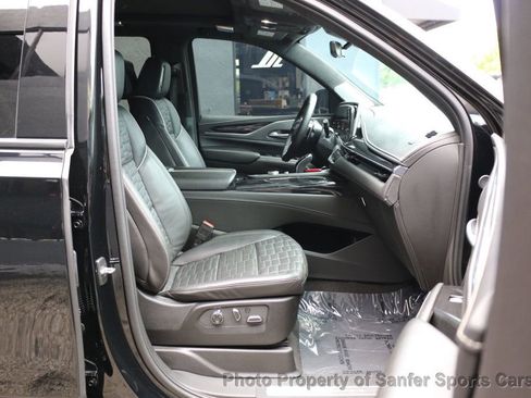 Used 2024 Cadillac Escalade ESV V AWD/4WD image 33