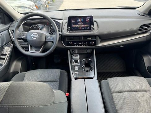 Used 2025 Nissan Rogue SV image 11