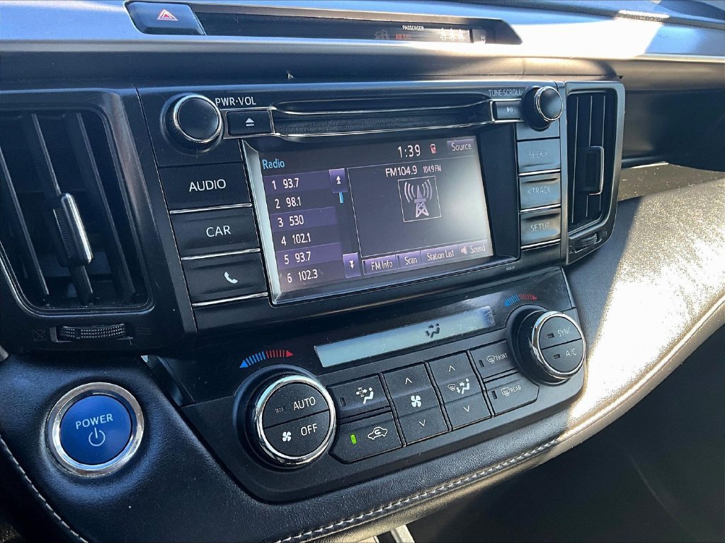 Used 2018 Toyota RAV4 LE AWD/4WD image 14