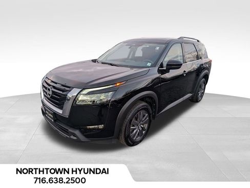 Used 2025 Nissan Pathfinder SV image 1