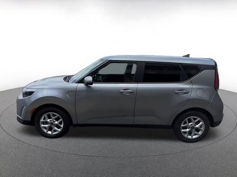 Used 2025 Kia Soul LX w/ LX Technology Package FWD image 8
