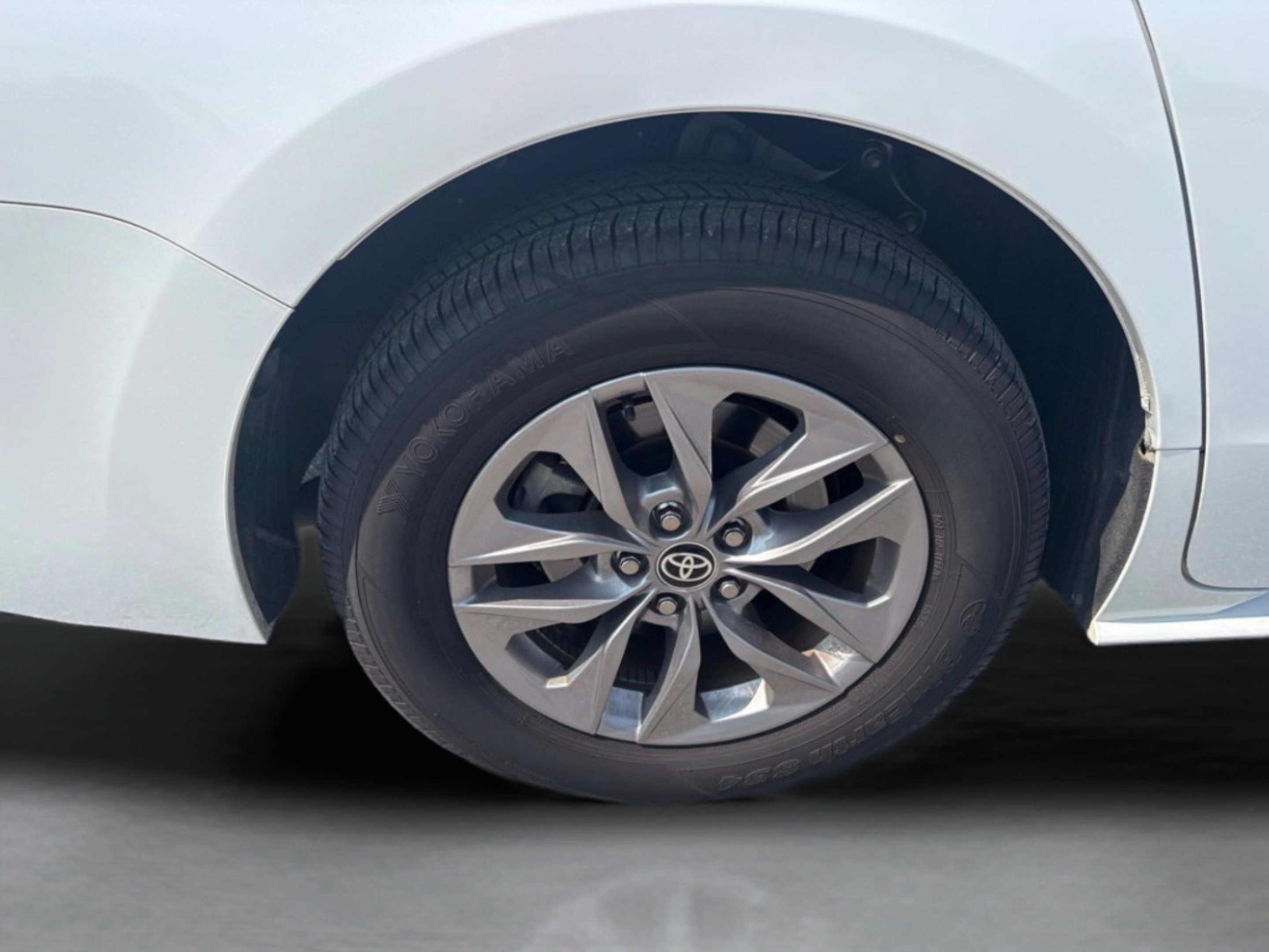Certified 2026 Toyota Sienna XLE FWD image 34