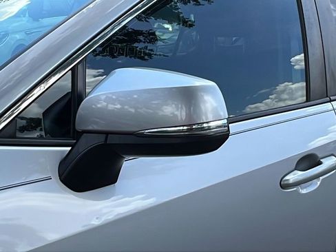 Certified 2021 Toyota RAV4 XLE w/ Convenience Package FWD image 11