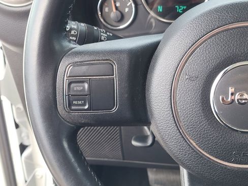 Used 2014 Jeep Wrangler Sahara image 20