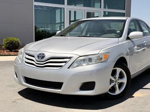 Used 2010 Toyota Camry LE FWD image 2