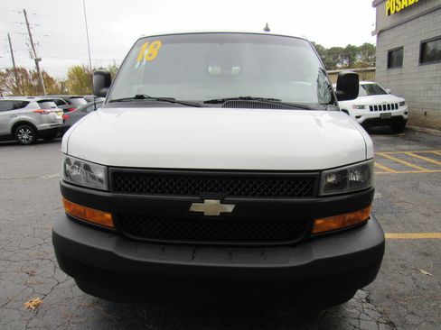 Used 2018 Chevrolet Express 2500 image 2