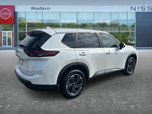 Certified 2025 Nissan Rogue SV FWD image 5