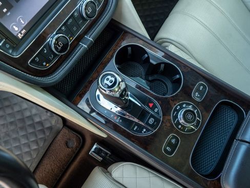 Used 2018 Bentley Bentayga Activity image 20
