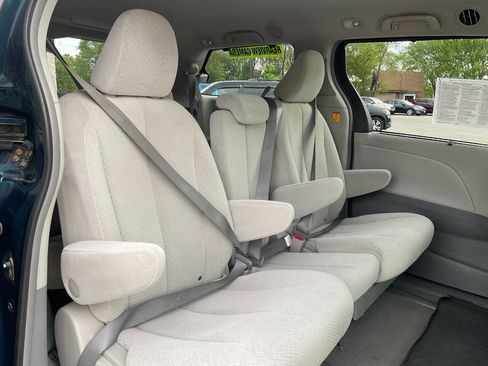 Used 2011 Toyota Sienna LE w/ Preferred Pkg FWD image 34