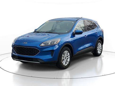 Used 2020 Ford Escape SE image 2
