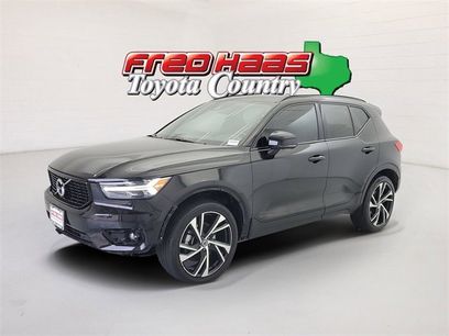 Used 2020 Volvo XC40 T4 R-Design w/ Advanced Package