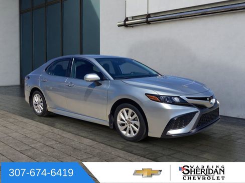 Used 2022 Toyota Camry SE FWD image 1