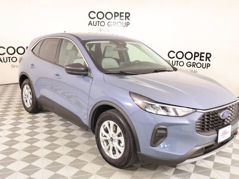 Used 2023 Ford Escape Active w/ Cold Weather Package FWD image 1