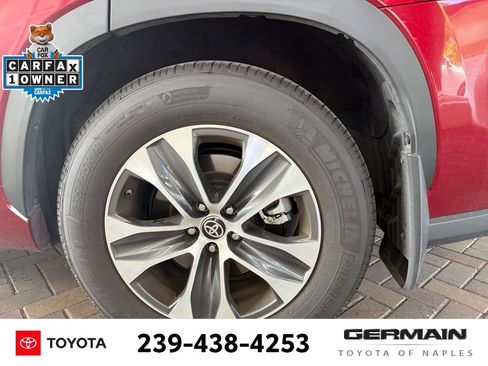 Used 2024 Toyota Highlander XLE FWD image 7