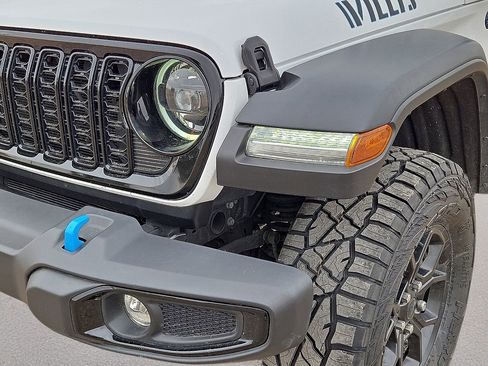 Used 2024 Jeep Wrangler Unlimited AWD/4WD image 9
