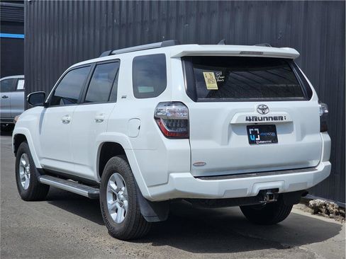 Used 2021 Toyota 4Runner SR5 Premium w/ Moonroof Package AWD/4WD image 3