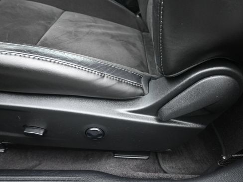 Used 2019 Dodge Challenger GT w/ Plus Package RWD image 13