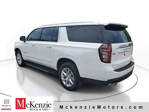 Used 2023 Chevrolet Suburban Premier image 3