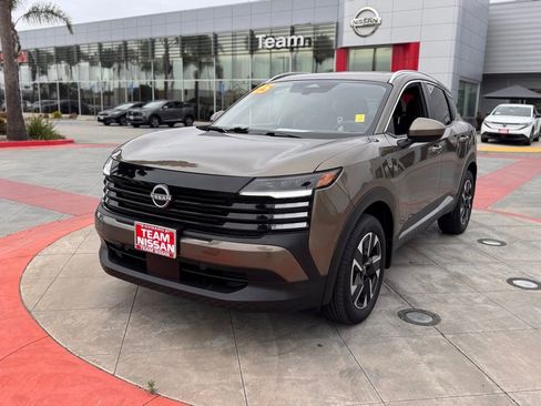 Certified 2025 Nissan Kicks SV w/ SV Premium Package AWD/4WD image 4