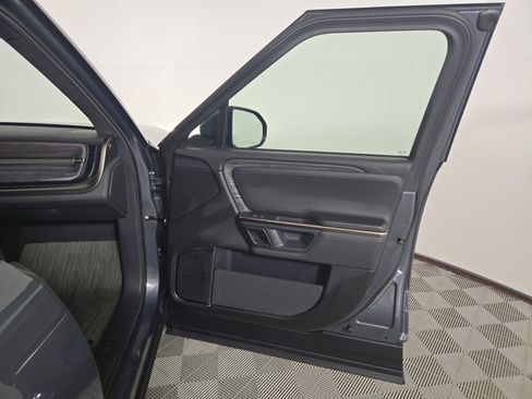 Used 2022 Rivian R1S Launch Edition image 17