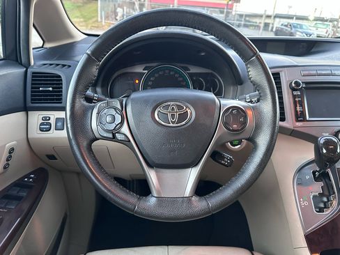 Used 2013 Toyota Venza XLE image 22
