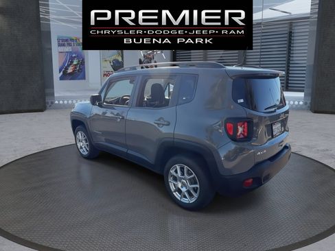 Used 2022 Jeep Renegade Latitude AWD/4WD image 6