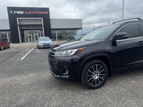 Used 2017 Toyota Highlander SE image 10