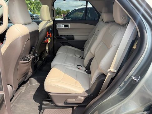 Used 2020 Ford Explorer Platinum w/ Premium Technology Package AWD/4WD image 7