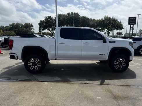 Used 2022 GMC Sierra 1500 AT4 w/ Technology Package AWD/4WD image 7