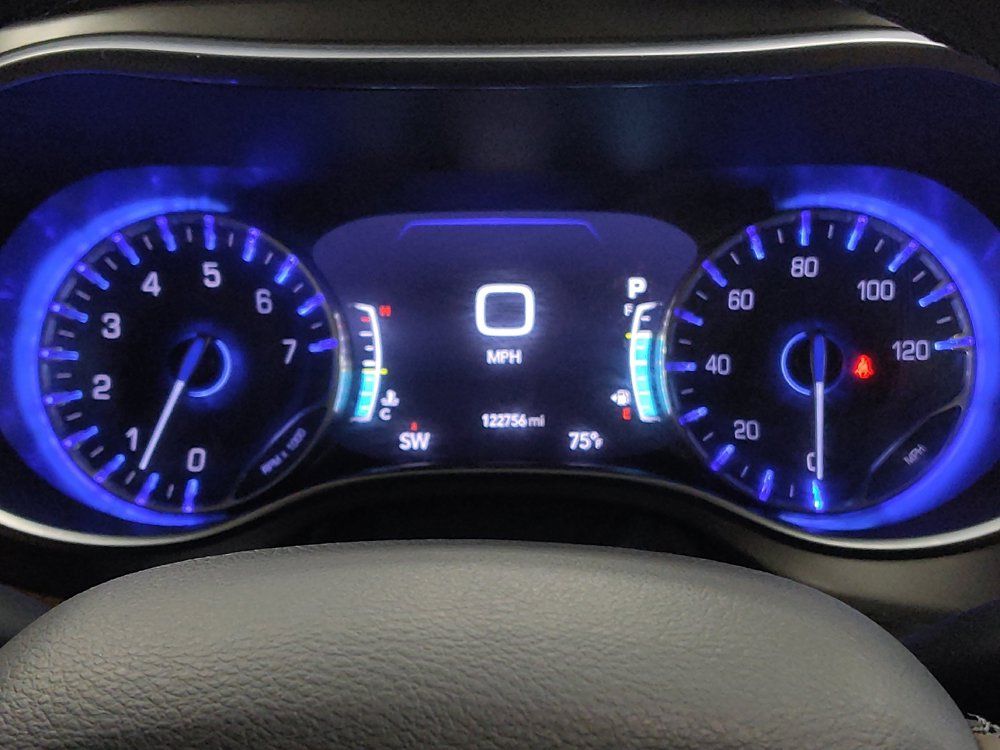 Used 2017 Chrysler Pacifica Limited FWD image 23