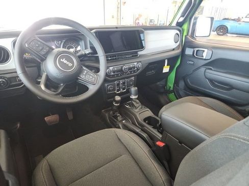 New 2025 Jeep Gladiator Sport image 24