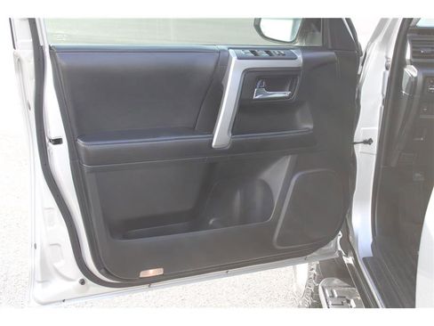 Used 2016 Toyota 4Runner SR5 Premium image 7