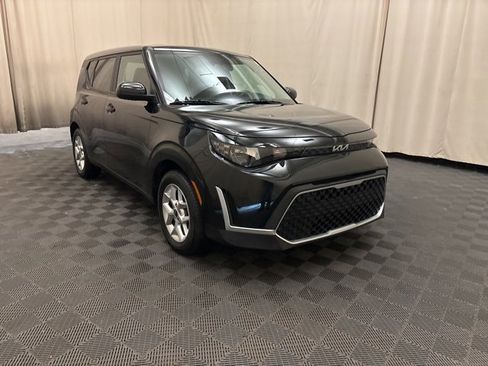 Used 2023 Kia Soul LX w/ LX Technology Package image 3
