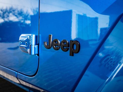 Used 2020 Jeep Gladiator Sport w/ Quick Order Package 24S image 3