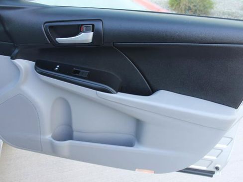 Used 2014 Toyota Camry LE FWD image 20