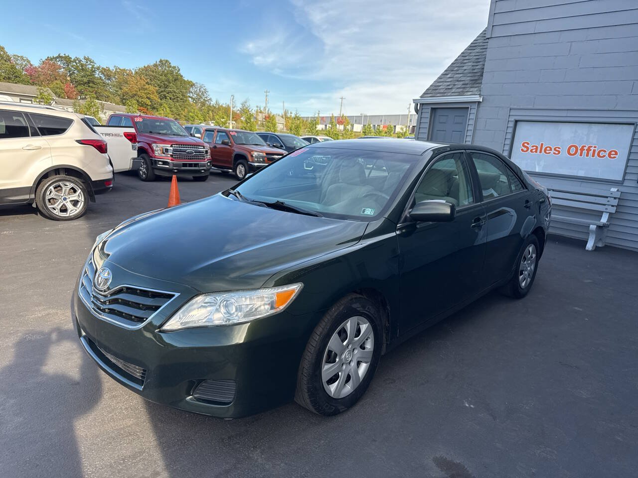 Used 2011 Toyota Camry LE FWD image 3