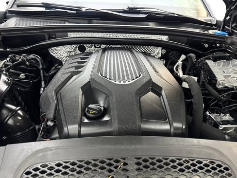 Used 2024 Porsche Macan AWD/4WD image 75