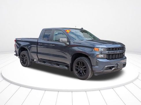 Used 2022 Chevrolet Silverado 1500 Custom w/ LPO, Blackout Package AWD/4WD image 2